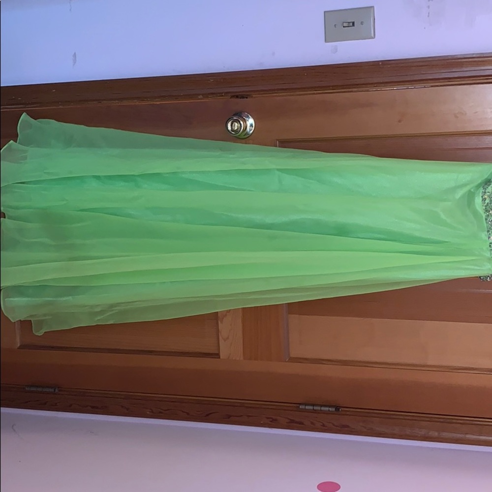 Prom dress - Picture 2 of 6